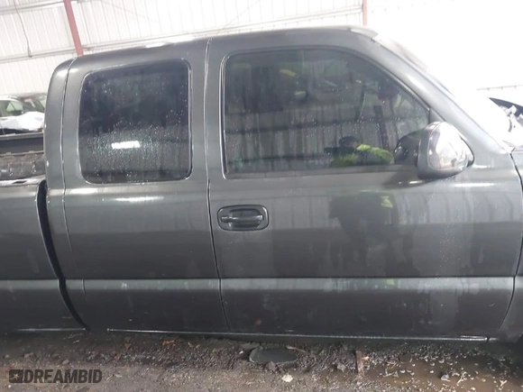 2005 Chevrolet Silverado 1500 LS with VIN 2GCEC19V151298149, listed as a IAAI auction lot 41904701 with 260,054 mi miles. Bid and sale history available at carsss.com. Image 14.