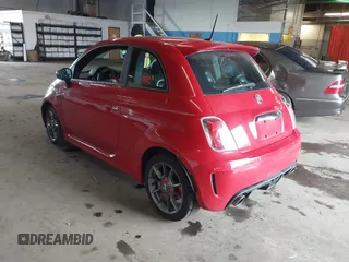 2015 FIAT 500 Abarth z VIN 3C3CFFFH1FT648121, wystawiony jako IAAI lot #42312335 z przebiegiem 156 532 mil mil oraz . Historia ofert i sprzedaży dostępna na DreamBid. Obrazek 3.