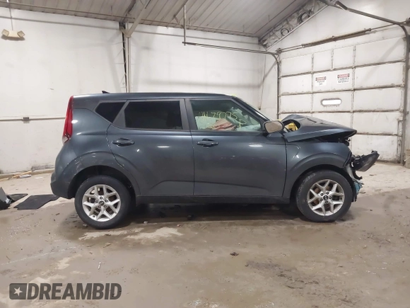 2020 Kia Soul LX with VIN KNDJ23AU4L7056682, listed as a IAAI auction lot 41679775 with 85,531 mi miles. Bid and sale history available at carsss.com. Image 13.