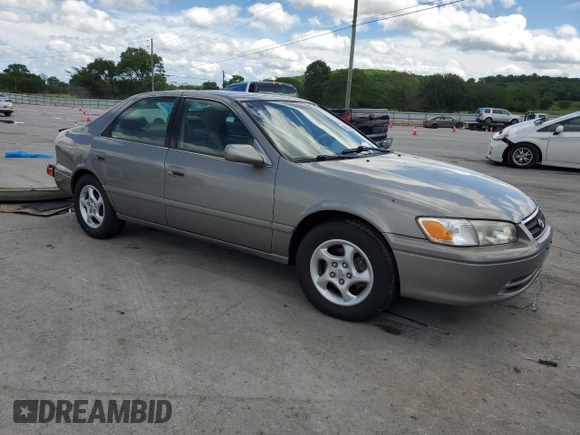 2000 Toyota Camry CE z VIN 4T1BG22KXYU639808, wystawiony jako Copart lot #56606985 z przebiegiem 119 678 mil mil oraz Szkoda całkowita • Salvage title. Historia ofert i sprzedaży dostępna na DreamBid. Obrazek 4.