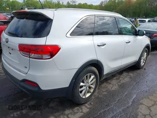 2017 Kia Sorento LX with VIN 5XYPGDA54HG221439, listed as a IAAI auction lot 42218760 with 152,475 mi miles and . Bid and sale history available at carsss.com. Image 4.