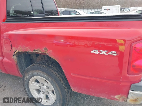2008 Dodge Dakota SLT z VIN 1D7HW48K88S594342, wystawiony jako IAAI lot #41819673 z przebiegiem 116 134 mil mil oraz . Historia ofert i sprzedaży dostępna na DreamBid. Obrazek 12.