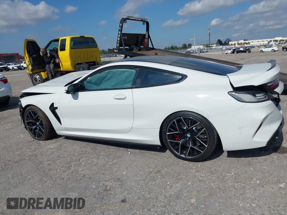 2022 BMW M8 Competition z VIN WBSAE0C02NCH10522, wystawiony jako IAAI lot #41321013 z przebiegiem 44 389 mil mil oraz . Historia ofert i sprzedaży dostępna na DreamBid. Obrazek 13.