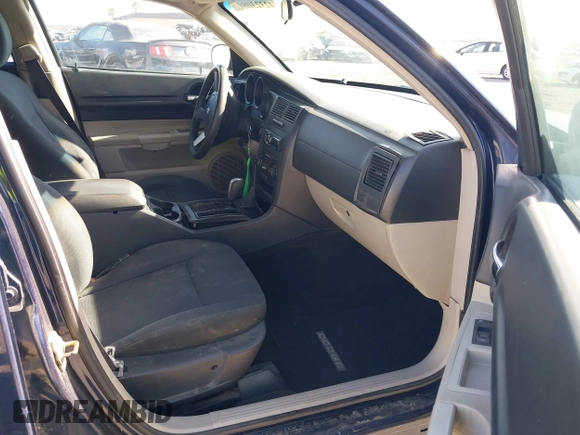 2005 Dodge Magnum z VIN 2D4FV48T35H513055, wystawiony jako IAAI lot #42323080 z przebiegiem 214 645 mil mil oraz . Historia ofert i sprzedaży dostępna na DreamBid. Obrazek 5.
