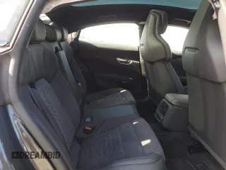 2023 Audi e-tron GT Premium Plus z VIN WAUFJBFW2P7005195, wystawiony jako Copart lot #65416414 z przebiegiem 6499 mil mil oraz Szkody całkowita. Historia ofert i sprzedaży dostępna na DreamBid. Obrazek 10.