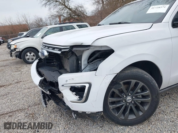 2020 Ford Expedition Limited z VIN 1FMJU1KT8LEB01943, wystawiony jako IAAI lot #41728571 z przebiegiem 84 002 mil mil oraz . Historia ofert i sprzedaży dostępna na DreamBid. Obrazek 17.