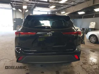 2021 Toyota Highlander XLE with VIN 5TDHZRBH1MS106203, listed as a IAAI auction lot 42645027 with 59,172 mi miles and . Bid and sale history available at DreamBid. Image 16.