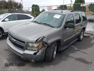 2007 Chevrolet Tahoe LS z VIN 1GNFC13C77R262981, wystawiony jako IAAI lot #41457057 z przebiegiem 116 394 mil mil oraz . Historia ofert i sprzedaży dostępna na DreamBid. Obrazek 2.