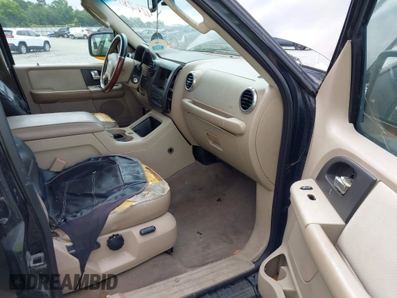 2003 Ford Expedition Eddie Bauer z VIN 1FMPU17L33LA92471, wystawiony jako IAAI lot #42628785 z przebiegiem 238 457 mil mil oraz . Historia ofert i sprzedaży dostępna na DreamBid. Obrazek 5.