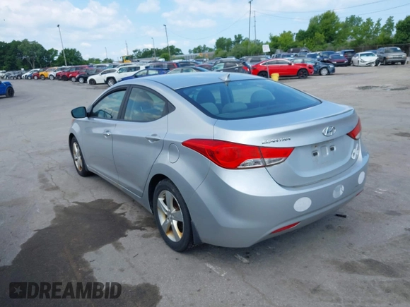 2013 Hyundai Elantra Limited z VIN 5NPDH4AE1DH284131, wystawiony jako IAAI lot #42454008 z przebiegiem 135 076 mil mil oraz . Historia ofert i sprzedaży dostępna na DreamBid. Obrazek 3.
