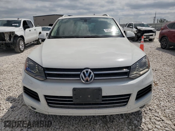 2013 Volkswagen Touareg Lux with VIN WVGEF9BP9DD008658, listed as a Copart auction lot 52585925 with 93,369 mi miles and Salvage Title. Bid and sale history available at DreamBid. Image 5.