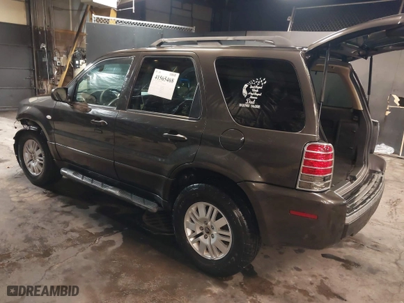 2005 Mercury Mariner Luxury with VIN 4M2YU57115DJ31547, listed as a IAAI auction lot 41565468 with 68,061 mi miles. Bid and sale history available at carsss.com. Image 3.