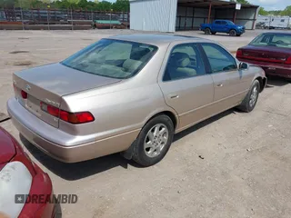 1999 Toyota Camry LE z VIN JT2BF28K9X0201679, wystawiony jako IAAI lot #42037008 z przebiegiem 107 928 mil mil oraz . Historia ofert i sprzedaży dostępna na DreamBid. Obrazek 4.