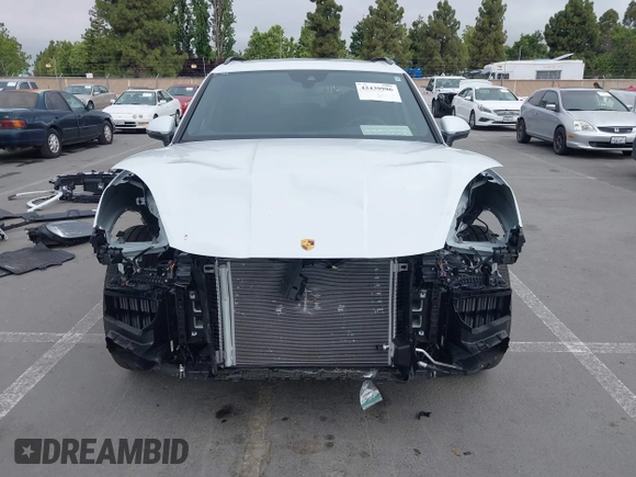 2024 Porsche Cayenne z VIN WP1AA2AY6RDA14314, wystawiony jako IAAI lot #42439986 z przebiegiem 3 212 mil mil oraz . Historia ofert i sprzedaży dostępna na DreamBid. Obrazek 6.