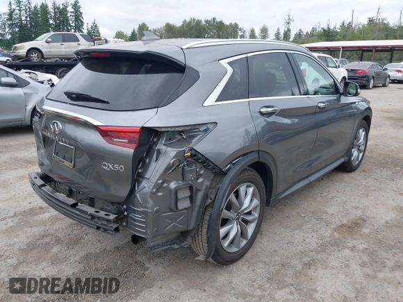 2020 Infiniti QX50 Luxe z VIN 3PCAJ5M1XLF117060, wystawiony jako IAAI lot #42500252 z przebiegiem 63 533 mil mil oraz . Historia ofert i sprzedaży dostępna na DreamBid. Obrazek 4.