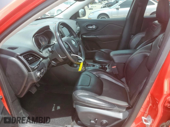 2019 Jeep Cherokee Trailhawk z VIN 1C4PJMBX8KD315136, wystawiony jako Copart lot #60614805 z przebiegiem 102 936 mil mil oraz Czysty tytuł • Clean title. Historia ofert i sprzedaży dostępna na DreamBid. Obrazek 7.