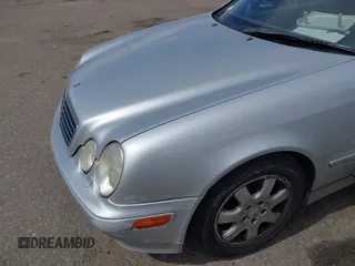 2003 Mercedes-Benz CLK 320 z VIN WDBLK65G23T144294, wystawiony jako IAAI lot #41877556 z przebiegiem 83 649 mil mil oraz . Historia ofert i sprzedaży dostępna na DreamBid. Obrazek 6.