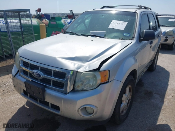 2010 Ford Escape XLT with VIN 1FMCU0D70AKC49781, listed as a IAAI auction lot 41916765 with 1 mi miles. Bid and sale history available at carsss.com. Image 6.
