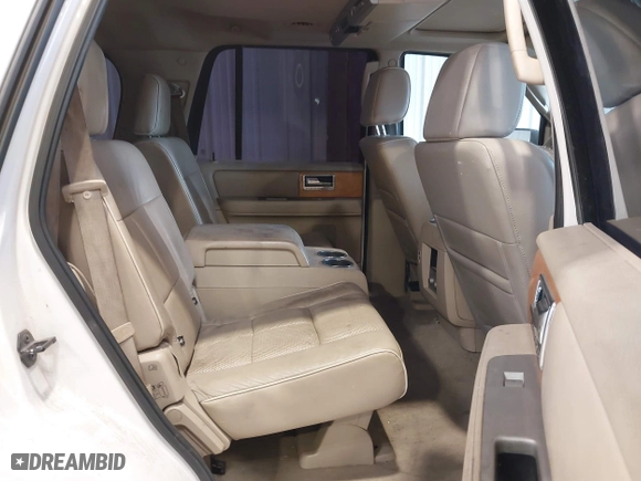 2007 Lincoln Navigator with VIN 5LMFU28517LJ07327, listed as a IAAI auction lot 41706941 with 225,124 mi miles. Bid and sale history available at carsss.com. Image 8.