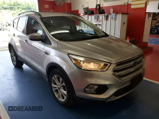 2018 Ford Escape SE z VIN 1FMCU9GD3JUC13075, wystawiony jako IAAI lot #42537659 z przebiegiem 77 270 mil mil oraz . Historia ofert i sprzedaży dostępna na DreamBid. Obrazek 28.