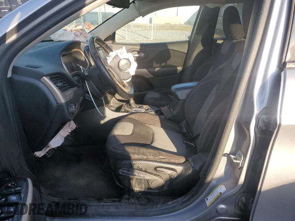 2021 Jeep Cherokee Latitude z VIN 1C4PJLCB7JD596891, wystawiony jako Copart lot #50833275 z przebiegiem 107 902 mil mil oraz Szkoda całkowita • Salvage title. Historia ofert i sprzedaży dostępna na DreamBid. Obrazek 7.