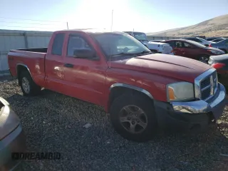2005 Dodge Dakota SLT with VIN 1D7HW42N25S155488, listed as a Copart auction lot 42648485 with 170,312 mi miles and Salvage Title. Bid and sale history available at DreamBid. Image 4.