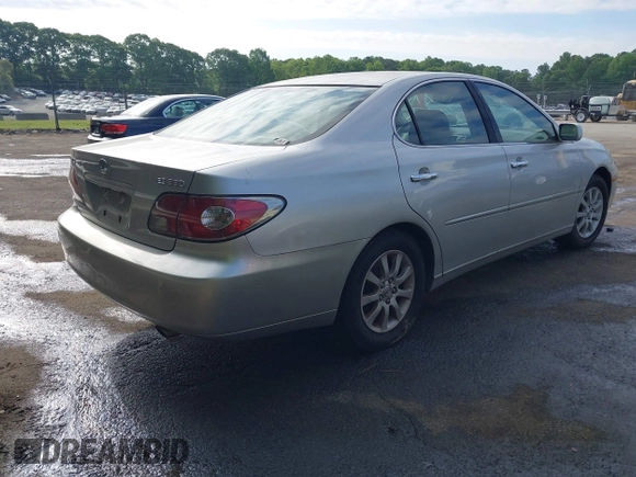 2004 Lexus ES 330 with VIN JTHBA30G040006308, listed as a IAAI auction lot 42152910 with 225,560 mi miles. Bid and sale history available at carsss.com. Image 4.