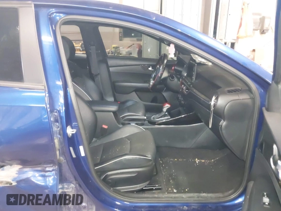2021 Kia Forte GT-Line z VIN 3KPF34AD2ME330827, wystawiony jako IAAI lot #41967454 z przebiegiem 80 641 mil mil oraz . Historia ofert i sprzedaży dostępna na DreamBid. Obrazek 5.
