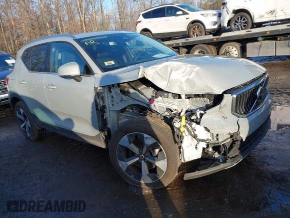 2024 Volvo XC40 Plus Bright Theme with VIN YV4L12UE9R2298185, listed as a IAAI auction lot 41511005 with 21,629 mi miles. Bid and sale history available at carsss.com. Image 1.