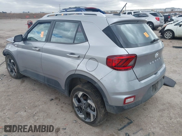 2024 Hyundai Venue SEL z VIN KMHRC8A36RU333987, wystawiony jako IAAI lot #41710436 z przebiegiem 7 701 mil mil oraz . Historia ofert i sprzedaży dostępna na DreamBid. Obrazek 3.