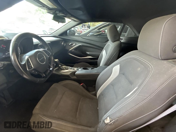 2017 Chevrolet Camaro 1LT z VIN 1G1FB3DS4H0197504, wystawiony jako Copart lot #54631635 z przebiegiem 60 281 mil mil oraz Szkoda całkowita • Salvage title. Historia ofert i sprzedaży dostępna na DreamBid. Obrazek 5.