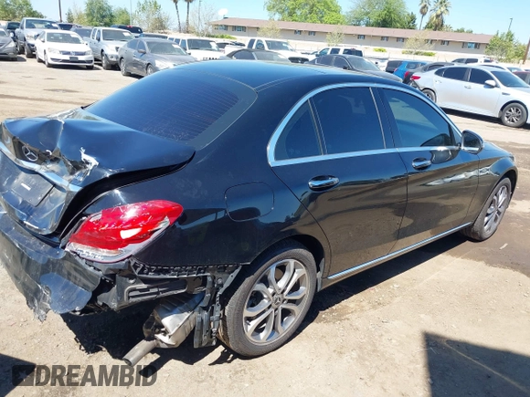 2018 Mercedes-Benz C 300 z VIN 55SWF4KB3JU234505, wystawiony jako IAAI lot #41871944 z przebiegiem 46 454 mil mil oraz . Historia ofert i sprzedaży dostępna na DreamBid. Obrazek 4.