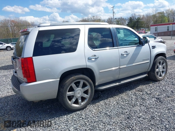 2010 Cadillac Escalade Luxury z VIN 1GYUKBEF1AR269054, wystawiony jako IAAI lot #39255908 z przebiegiem 96 965 mil mil oraz . Historia ofert i sprzedaży dostępna na DreamBid. Obrazek 4.