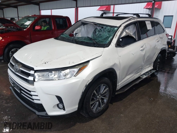 2018 Toyota Highlander SE with VIN 5TDKZRFH9JS536377, listed as a IAAI auction lot 42189368 with 71,979 mi miles and . Bid and sale history available at DreamBid. Image 2.