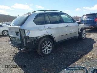 2012 BMW X5 35i z VIN 5UXZV4C56CL986384, wystawiony jako IAAI lot #41986665 z przebiegiem Nie podano mil oraz . Historia ofert i sprzedaży dostępna na DreamBid. Obrazek 4.