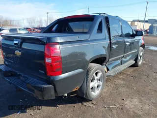 2012 Chevrolet Avalanche LTZ with VIN 3GNTKGE78CG152542, listed as a IAAI auction lot 42033673 with 177,870 mi miles. Bid and sale history available at carsss.com. Image 4.