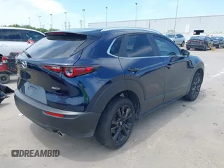 2024 Mazda CX-30 S Select Sport z VIN 3MVDMBBM1RM655682, wystawiony jako IAAI lot #42063971 z przebiegiem 6 771 mil mil oraz . Historia ofert i sprzedaży dostępna na DreamBid. Obrazek 4.