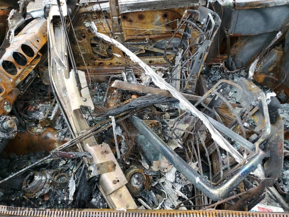 1989 Mercedes-Benz 560 SL с VIN WDBBA48D3KA104286, выставлен на аукционе Copart как лот 81575024 с пробегом Не указан миль и На запчасти • Non repairable. История ставок и продаж доступна на DreamBid. Изображение 7.