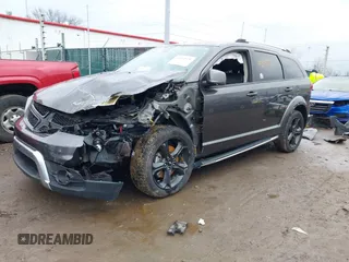 2020 Dodge Journey Crossroad z VIN 3C4PDCGB4LT271100, wystawiony jako IAAI lot #41552975 z przebiegiem 74 400 mil mil oraz . Historia ofert i sprzedaży dostępna na DreamBid. Obrazek 18.