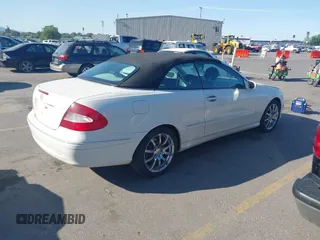 2008 Mercedes-Benz CLK 350 z VIN WDBTK56FX8F253835, wystawiony jako IAAI lot #42354558 z przebiegiem 76 502 mil mil oraz . Historia ofert i sprzedaży dostępna na DreamBid. Obrazek 4.