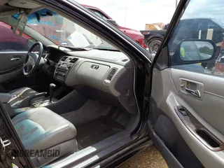 2001 Honda Accord EX z VIN 1HGCG16571A046374, wystawiony jako IAAI lot #42210342 z przebiegiem 184 261 mil mil oraz . Historia ofert i sprzedaży dostępna na DreamBid. Obrazek 5.