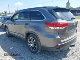 2018 Toyota Highlander SE with VIN 5TDJZRFH1JS895847, listed as a IAAI auction lot 42667973 with 93,876 mi miles and . Bid and sale history available at DreamBid. Image 3.