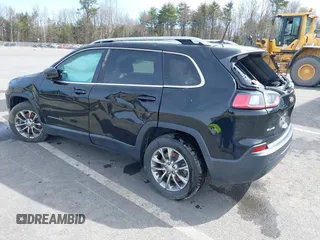 2019 Jeep Cherokee Latitude Plus z VIN 1C4PJMLB2KD355280, wystawiony jako IAAI lot #39367264 z przebiegiem 63 125 mil mil oraz . Historia ofert i sprzedaży dostępna na DreamBid. Obrazek 3.