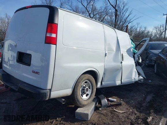 2024 GMC Savana Cargo Van with VIN 1GTW7AF71R1184811, listed as a IAAI auction lot 41426316 with 22,309 mi miles. Bid and sale history available at carsss.com. Image 4.