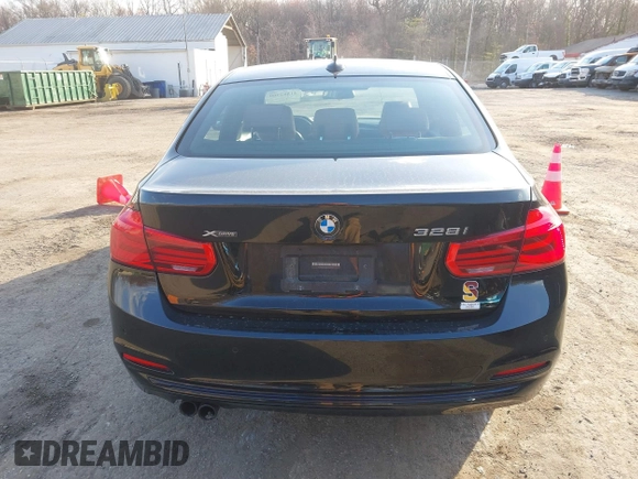 2016 BMW 3 Series 328i xDrive z VIN WBA8E3G58GNU02737, wystawiony jako IAAI lot #41882960 z przebiegiem 63 966 mil mil oraz . Historia ofert i sprzedaży dostępna na DreamBid. Obrazek 16.