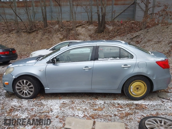 2010 Suzuki Kizashi SE with VIN JS2RE9A30A6101436, listed as a IAAI auction lot 40998132 with 140,786 mi miles and . Bid and sale history available at DreamBid. Image 15.