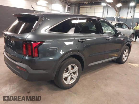2022 Kia Sorento LX with VIN 5XYRG4LC5NG125979, listed as a IAAI auction lot 41790629 with 44,294 mi miles. Bid and sale history available at carsss.com. Image 4.