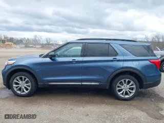 2020 Ford Explorer XLT with VIN 1FMSK8DH5LGC43392, listed as a IAAI auction lot 42015996 with 105,212 mi miles. Bid and sale history available at carsss.com. Image 14.