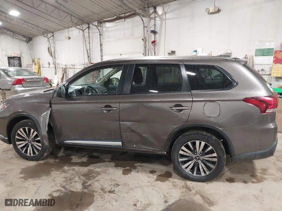 2019 Mitsubishi Outlander ES with VIN JA4AZ3A34KZ020667, listed as a IAAI auction lot 41828628 with 99,667 mi miles. Bid and sale history available at carsss.com. Image 14.