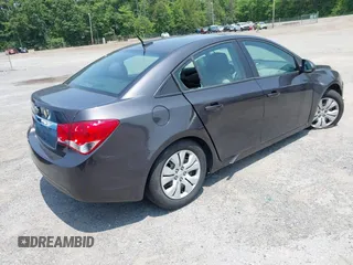 2014 Chevrolet Cruze LS z VIN 1G1PA5SG7E7143313, wystawiony jako IAAI lot #42435636 z przebiegiem Nie podano mil oraz . Historia ofert i sprzedaży dostępna na DreamBid. Obrazek 4.